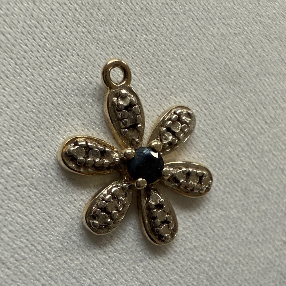 Beautiful Dainty 925 sterling Silver  Flower Sapphire Pendant